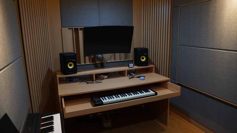 Meja Operator Studio Musik Pribadi (3)