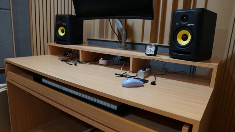 Meja Operator Studio Musik Pribadi (4)